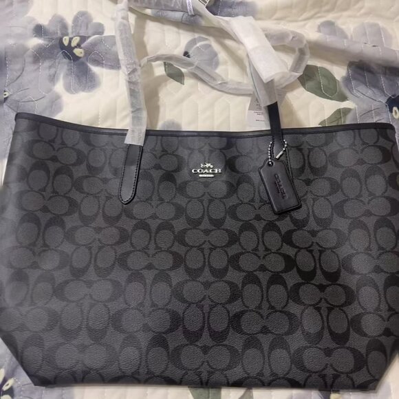 Coach Black Patterned Women's Bag - Picture 1 of 6